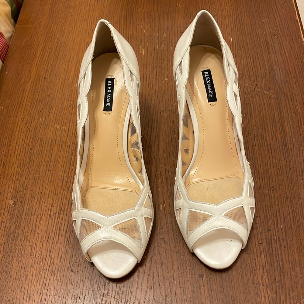 Cream Alex Marie Allisonn peeptoe pumps, Sz 8M